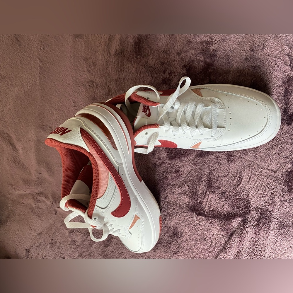 Women’s Nike Tennis Shoes Brand New